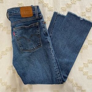 Levi’s wedgie straight, size 25.